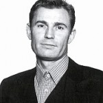 Arthur Galiandin, geboren in Assa, Kasachstan; studierte von 1981 bis 1985 am Staatlichen Institut für Theater, Film und Musik in Leningrad (heute St. Petersburg), mit Abschlußdiplom. Von 1985 bis 1988 war er als Schauspieler am Staatlich Akademietheater in Omsk engagiert. Im Jahre 1988 erfolgte die Aussiedlung in die Bundesrepublik Deutschland. Seit 1991 wirkt er ständig an den verschiedenen deutschen Bühnen mit, darunter Städtische Bühnen Regensburg und Festspiele Salzburg. 1993 war er am "The American Drama Group Europe" engagiert und im Herbst 1996 am Theater "Fisch & Plastik" in München. Für seine Rolle in der Inszenierung "Eine Reise mit Gorkis Sommergästen" und "Transit Heimat/gedeckte Tische" von Maxim Gorki und Anna Langhoff am Theater "Fisch & Plastik" wurde Arthur Galiandin mit einem AZ-Stern und einer TZ-Rose ausgezeichnet. Seit 1991 ist Arthur Galiandin bei MIR. Den größten Erfolg erzielte er mit den Rollen von Wladimir Majakowskij und Sergej Jessenin. Es gelang ihm wie keinem anderen, die Widersprüchlichkeit, Zerrissenheit und die Größe des russischen Nationalcharakters darzustellen. 