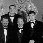 Im Mai 1992 gründeten die vier Musiker des Petersburger Konservatoriums Anatoliy Lomuhow (Erster Tenor), Arseniy Garibjan (Zweiter Tenor), Igor Kruschelnitzky (Bariton), Oleg Mizura (Baß) ein Kammer-Vocal-Ensemble, das "Peter's Quartett". Die vier jungen Sänger setzten sich das ehrgeizige Ziel, nicht ein Ensemble von vielen zu sein, sondern in Auswahl und Interpretation der Werke sowie in stimmlicher Qualität etwas Aussergewöhnliches zu bieten. So erkoren sie nicht ohne Grund Zar Peter den Großen zu ihrem Namenspatron. Alle Mirglieder des Quartetts sind vielseitig musikalisch ausgebildet und haben eine gründliche Vorbereitung zu Berufsmusikern absolviert. Ihr solistisches Können verleiht ihrem Vortrag Spannung und individuelle Besonderheit. Großen Wert legt das "Peter's Quartett" auf niveauvolle Ausführungen, auf wortgetreue Darbietung der Kompositionen aus den verschiedenen Epochen der Musikgeschichte und auf ein stilvolles Auftreten. Das umfangreiche Repertoire reicht von den Werken altrussischer Meister des 12. und 13. Jahrhunderts bis in die neuere Zeit. Von den Komponisten seien nur einige genannt: Tschaikowsky, Rachmaninow, Tschesnokov, Gontcharov. Natürlich gehören auch die schönen alten und neuen russischen Volkslieder daz